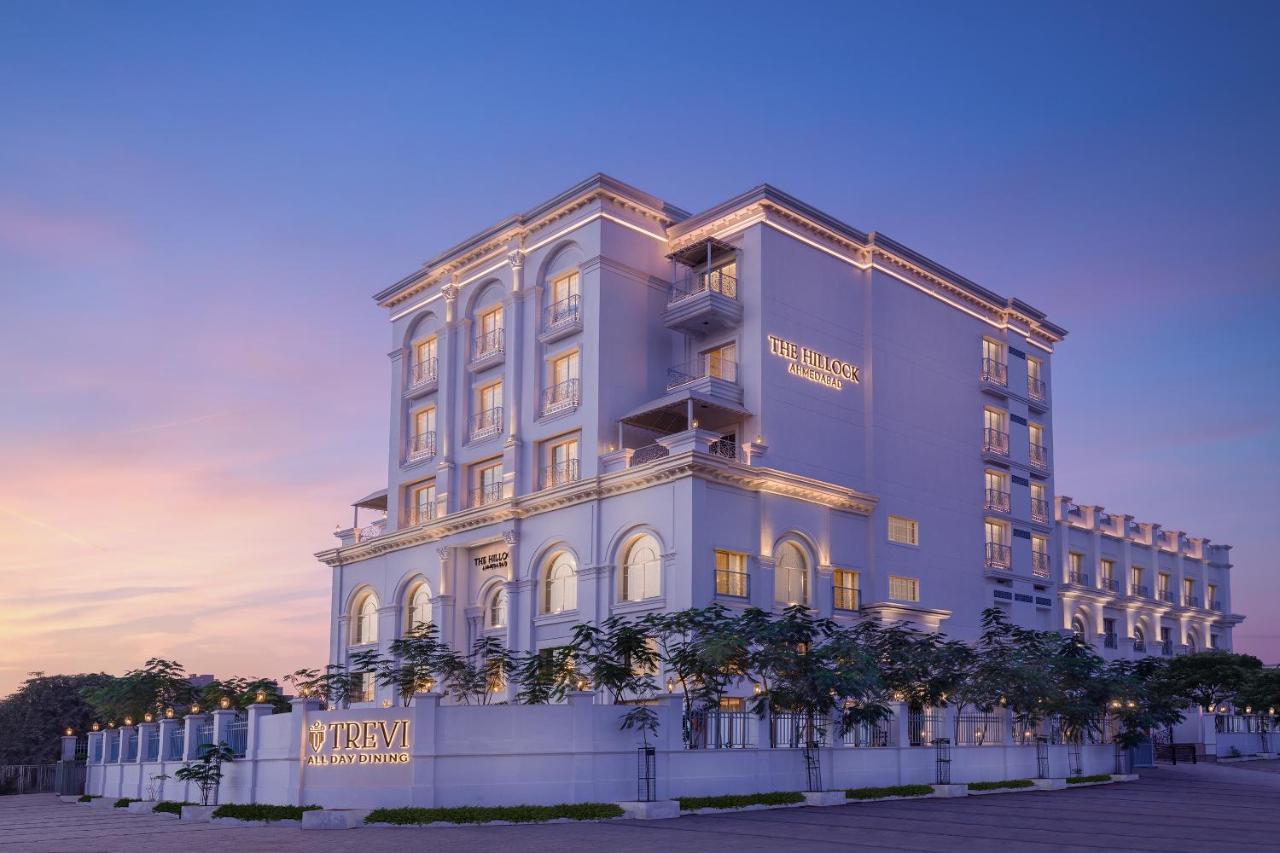 Hotel Hillock อาเมดาบัด ภายนอก รูปภาพ