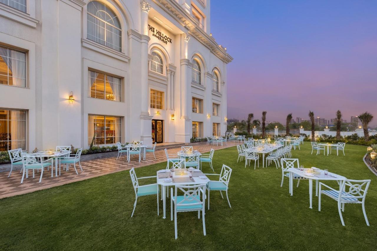 Hotel Hillock อาเมดาบัด ภายนอก รูปภาพ