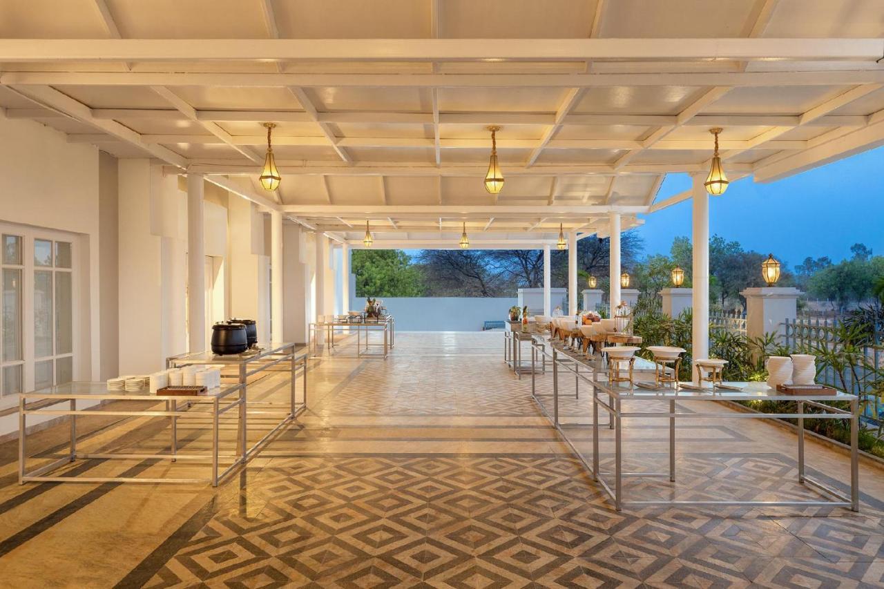 Hotel Hillock อาเมดาบัด ภายนอก รูปภาพ