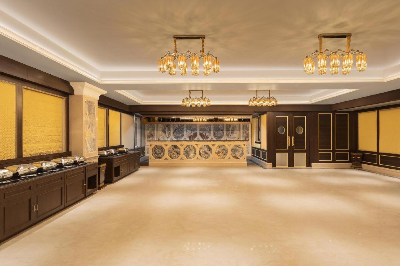 Hotel Hillock อาเมดาบัด ภายนอก รูปภาพ